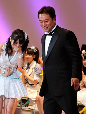 AKB48総支配人・戸賀崎智信氏“脱法ハーブ”報道で政府は？　省庁は？