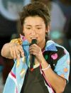 嵐・大野智、“同棲愛”騒動が再熱!?　元交際女性の「愛犬・パグTシャツ」が個展から抹消