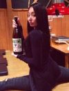 安藤美姫、“酒瓶持って大股開き”画像をインスタ投稿！　「店に迷惑」「下品すぎる」と炎上!!