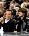 アーノルド・シュワルツェネッガーの”美形長男”に全米が熱い視線！