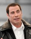 カミングアウトはいつ？　ジョン・トラボルタの頭部がパパラッチされる