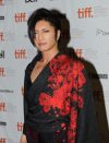 「女性のふくらはぎレベル」「もはや凶器」GACKT、“愛人報道”でささやかれる“男性器事情”