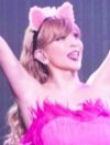浜崎あゆみの“ピンク猫耳”新衣装、「最強に可愛い」「マドンナのマネ」と賛否