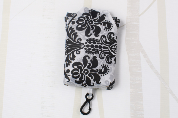 【100均ずぼらシュラン】「U型プリントショッピングバッグ」持ち運び便利でエコバッグデビューに最適!?の画像2