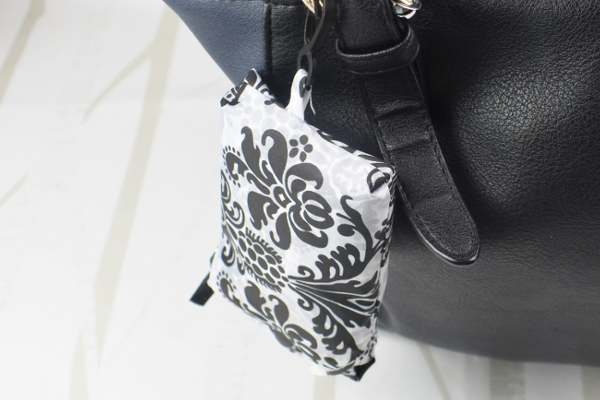 【100均ずぼらシュラン】「U型プリントショッピングバッグ」持ち運び便利でエコバッグデビューに最適!?の画像3