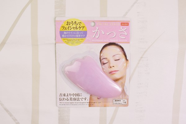 【100均ずぼらシュラン】ダイソー「かっさプレート」古来より中国で伝わる美容法!? 手軽にフェイシャルケアができちゃうの画像1