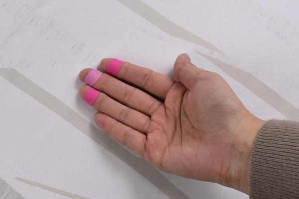 【100均ずぼらシュラン】ダイソー「シリコーン リボン指サック」おばさんぽくならず、地味に便利！の画像3