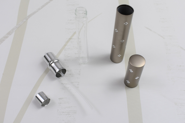 【100均ずぼらシュラン】ダイソー「フラワーストーン付 香水スプレー容器」キラキラ感がキュートすぎ！の画像5