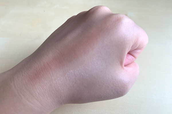 美的12月号付録「小顔コントゥアリングパレット」手にのばしたところ2