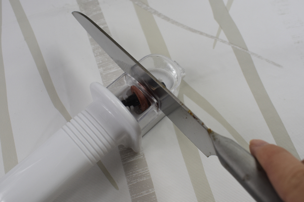 【100均ずぼらシュラン】ダイソー「クイックシャープナー」簡単に包丁が研げるアイテムにハマりそうの画像8