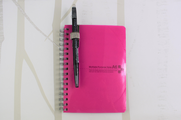 【100均ずぼらシュラン】ダイソー「ペンホルダー」は手帳にペンホルダーがないときに大活躍！の画像7
