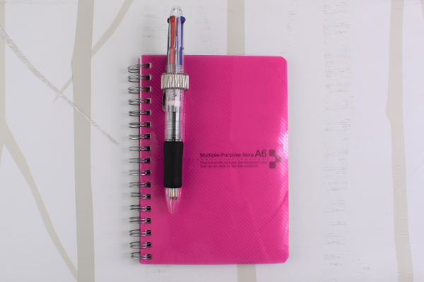 【100均ずぼらシュラン】ダイソー「ペンホルダー」は手帳にペンホルダーがないときに大活躍！の画像8
