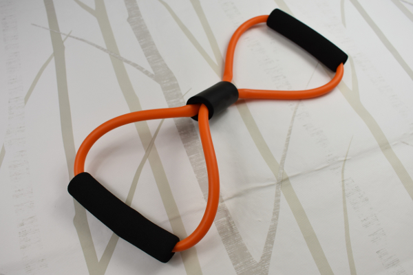 【100均ずぼらシュラン】ダイソー「エクササイズストレッチャー（8の字）」で冬の運動不足解消！の画像2