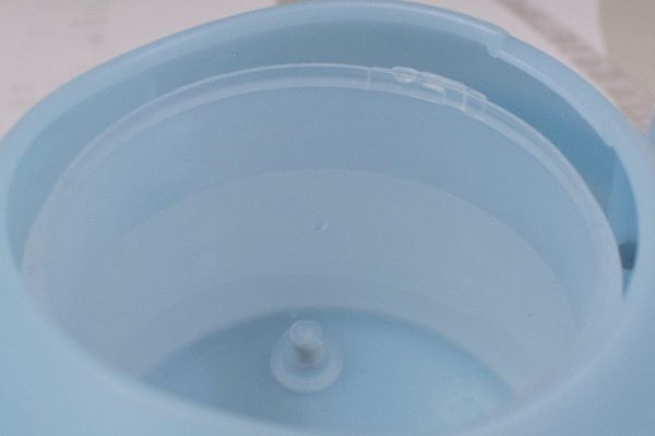 【100均ずぼらシュラン】ダイソー「ミニ加湿器（くじら）」デスクの上でつぶらな瞳が見つめてくる！の画像5