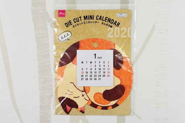 【100均ずぼらシュラン】ダイソー「ダイカットミニカレンダー（まんまる猫）」2020年はこの子に決めた！の画像1