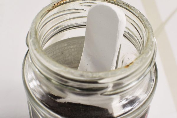 【100均ずぼらシュラン】ダイソー「珪藻土スプーン」吸水性バツグンで湿気をガード！の画像5