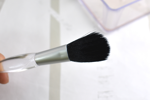 【100均ずぼらシュラン】ダイソー「メイクブラシ専用クリーナー」が洗浄力バツグン！の画像6