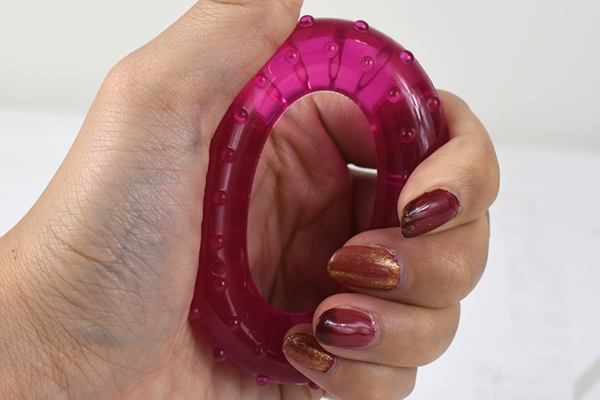 【100均ずぼらシュラン】ダイソー「ハンドグリップ」癖になるグニグニ感覚でストレス解消！の画像5