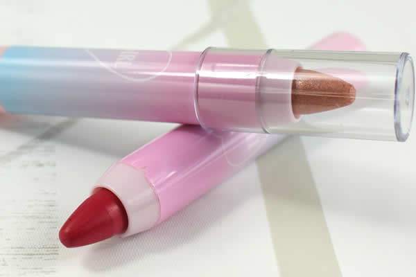 【100均ずぼらシュラン】ダイソー「It girl クレヨンリップ 」攻めたい時に使える発色の良さで唇美人に！の画像1