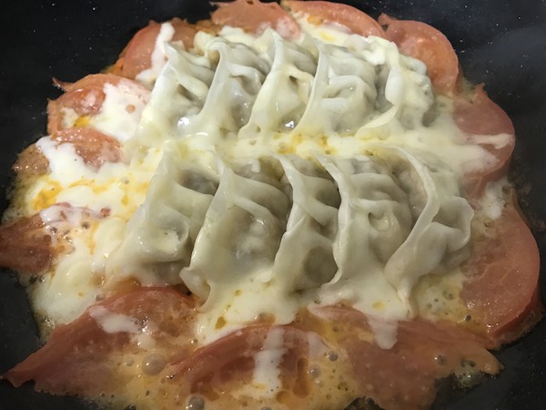 料理研究家・ぼく「トマチー餃子」、冷凍餃子のアレンジレシピがホントに簡単！の画像3