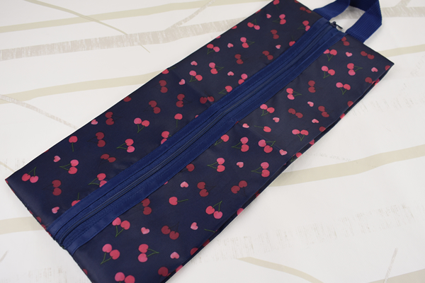 【100均ずぼらシュラン】ダイソー「旅行用靴バック」はコスパよく靴を持ち運べるの画像1