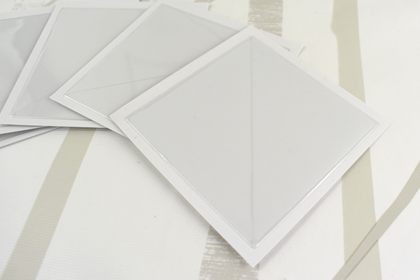 【100均ずぼらシュラン】ダイソー「貼れるコーナーポケット」でノートが思い出を保管するアルバムに！の画像2