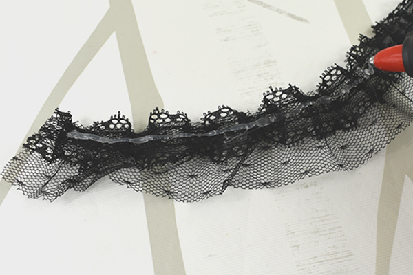 【100均ずぼらシュラン】ダイソー「フリルテープ 1.5m」は黒レースが超CUTE！　コスパ良くデコれるのか？の画像3