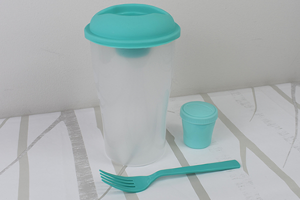  【100均ずぼらシュラン】ダイソー「サラダコンテナ」野菜がたっぷり入って持ち運びしやすい！の画像1