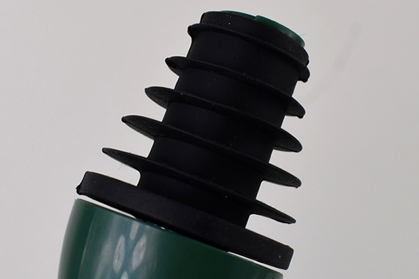 【100均ずぼらシュラン】ダイソー「ボトルキャップ」でキャップの開け閉めが面倒な悩み、即解決！の画像5