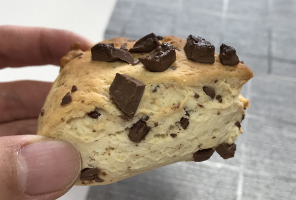 ラク速レシピ・ゆかりさん「チョコチャンクスコーン」、卵・バター不使用なのに……料理できない主婦が初めての菓子作り！の画像5