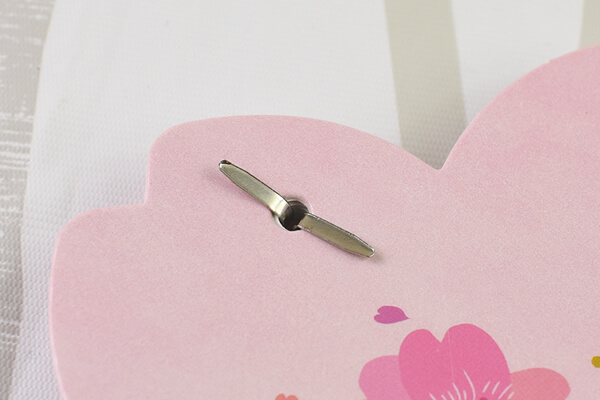 【100均ずぼらシュラン】ダイソー「色紙 カード 桜柄」桜の花びらで言葉を伝えられて卒業シーズンにピッタリ！の画像4