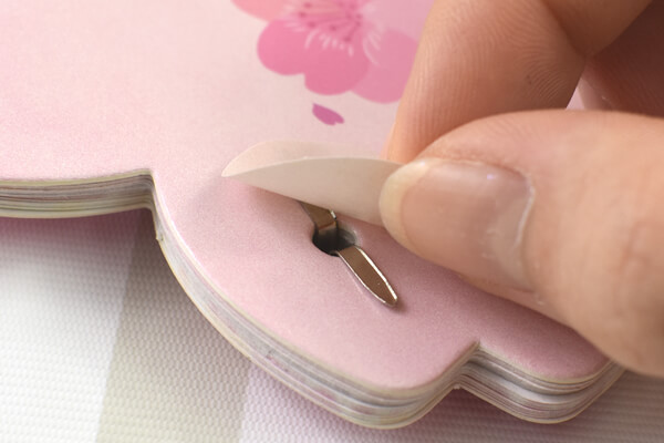 【100均ずぼらシュラン】ダイソー「色紙 カード 桜柄」桜の花びらで言葉を伝えられて卒業シーズンにピッタリ！の画像8