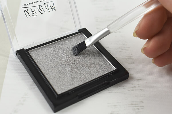 【100均ずぼらシュラン】ダイソーコスメ「UG ブライトニングパウダー SV-1」は果たして買いなのか？ 試しに使ってみたら……の画像5