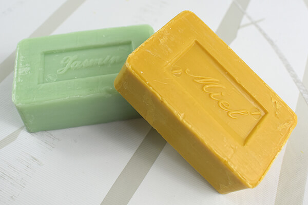 【100均ずぼらシュラン】ダイソー「マルセイユソープ ハニー/ジャスミン」王家の石鹸が本当に100円!?の画像1