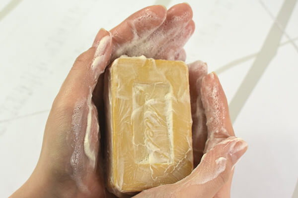 【100均ずぼらシュラン】ダイソー「マルセイユソープ ハニー/ジャスミン」王家の石鹸が本当に100円!?の画像4