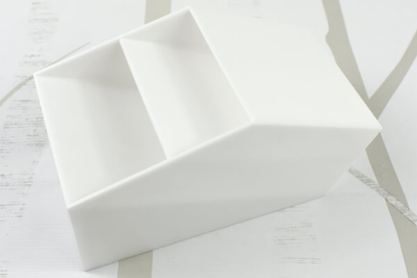 【100均ずぼらシュラン】ダイソー「モニター下ペンスタンド」を使えば空きスペースが収納場所に早変わり！の画像1