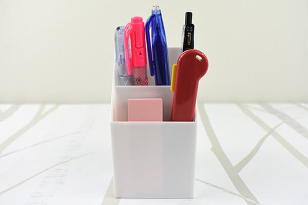 【100均ずぼらシュラン】ダイソー「モニター下ペンスタンド」を使えば空きスペースが収納場所に早変わり！の画像4