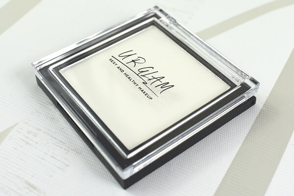 【100均ずぼらシュラン】ダイソーコスメ「UG オイルコントロールパウダー WT」でテカテカ肌とさよならして透明感のある肌にの画像1