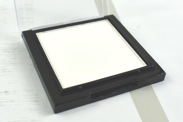 【100均ずぼらシュラン】ダイソーコスメ「UG オイルコントロールパウダー WT」でテカテカ肌とさよならして透明感のある肌にの画像3