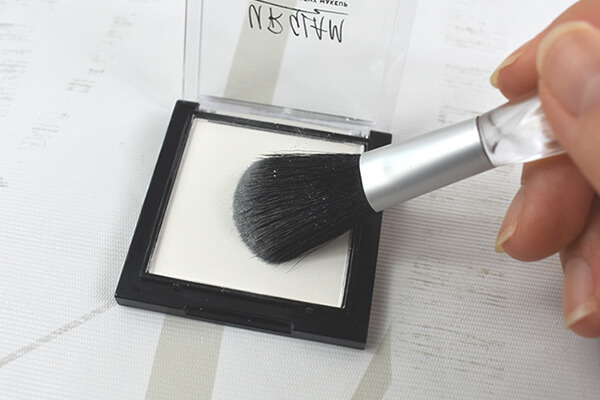 【100均ずぼらシュラン】ダイソーコスメ「UG オイルコントロールパウダー WT」でテカテカ肌とさよならして透明感のある肌にの画像4