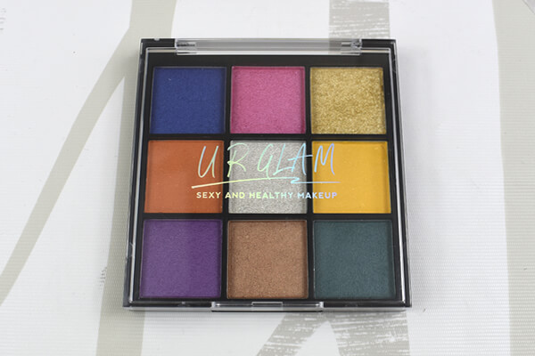 【100均ずぼらシュラン】ダイソー「UG ブルーミング アイカラーパレット」華やかなカラーで個性派メイクに挑戦!?の画像3