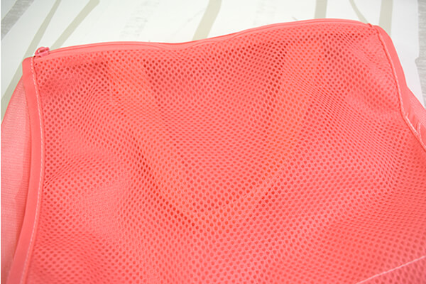 【100均ずぼらシュラン】ダイソー「旅行に使える！ 3WAYメッシュバッグ」そのまま洗濯できてズボラ女子に優しすぎる……の画像5