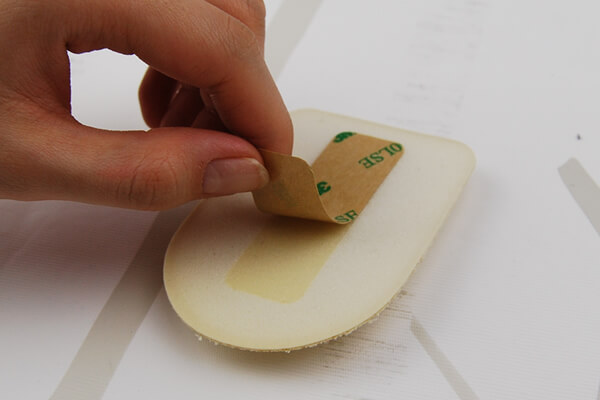 【100均ずぼらシュラン】ダイソー「低反発インソールパッド（かかと用）」肌触り抜群で足の負担をふわっと吸収！の画像5