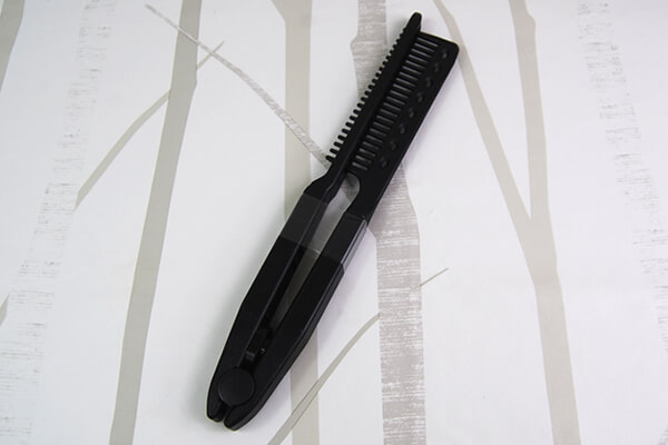 【100均ずぼらシュラン】ダイソー「ストレートコーム」なら、忙しい朝も時短でサラサラヘアに！の画像3