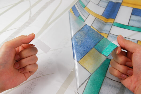 【100均ずぼらシュラン】ダイソー「窓ガラス目隠しシート」でリーズナブルに模様替えして、室内が華やかに！の画像5