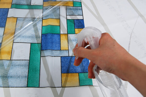 【100均ずぼらシュラン】ダイソー「窓ガラス目隠しシート」でリーズナブルに模様替えして、室内が華やかに！の画像6