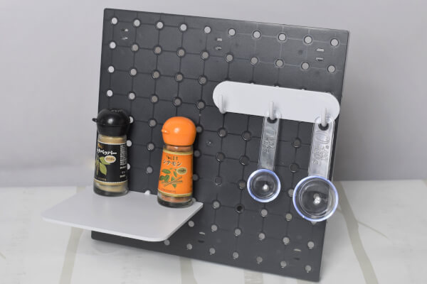 【100均ずぼらシュラン】ダイソー「カラーパンチングボード」パズルみたいに組み立てて整理できちゃう!?の画像6