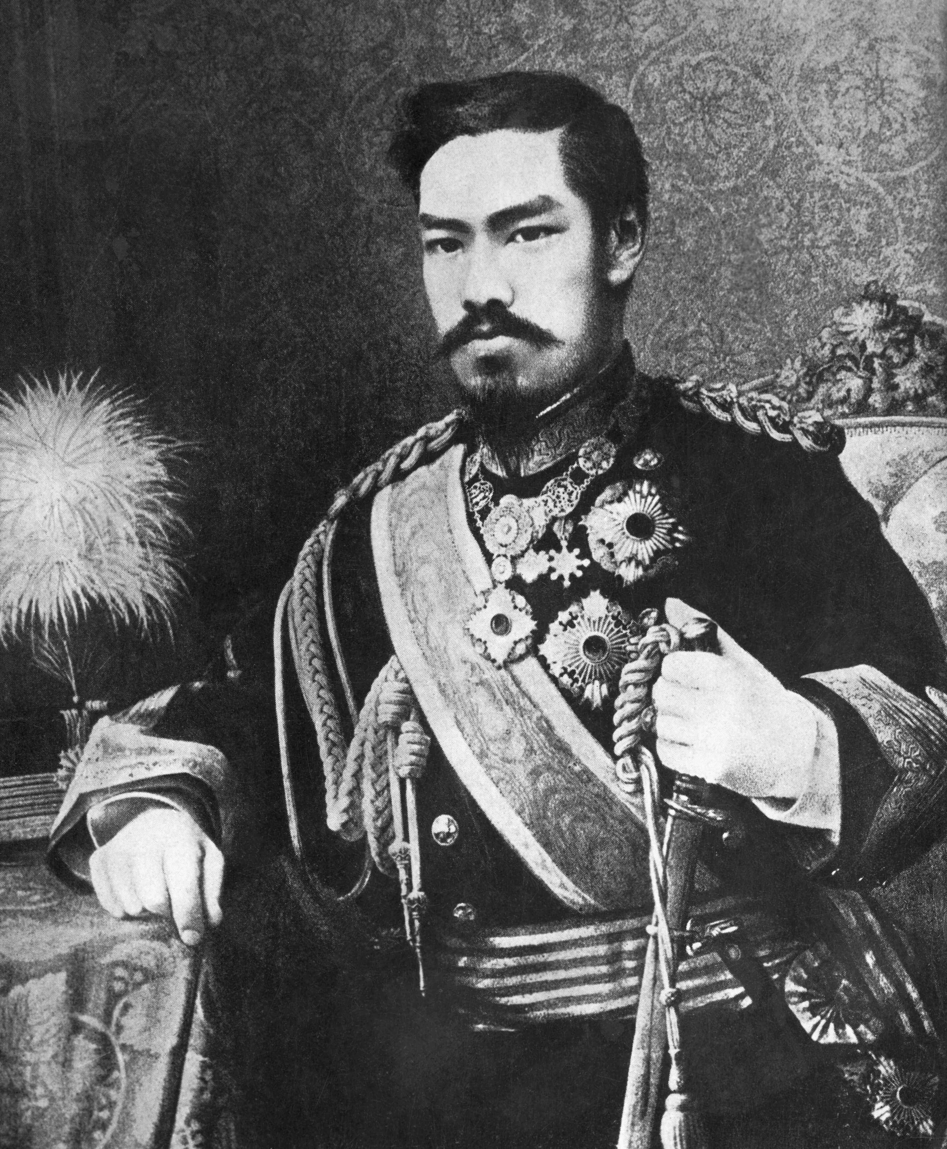 民間から皇族へ!」“ニセ天皇”一族、セレブリティを巻き込んだ 民間から皇族へ!」“ニセ天皇”一族、セレブリティを巻き込んだ