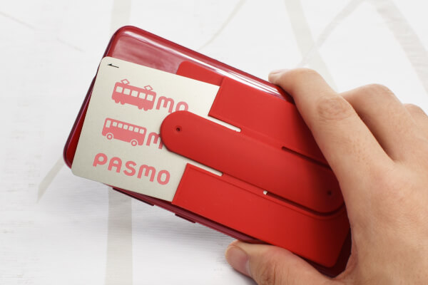 【100均ずぼらシュラン】ダイソー「カードスタンドケース」ならスマホアクセの機能をコンプリート!の画像7