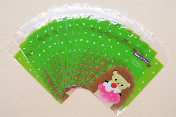 【100均ずぼらシュラン】ダイソー「クリアシールバッグ」相手の心を掴むキュートな袋でプレゼント！の画像3